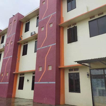 Oyo 3373 Favour Hotel Pagaralam Bagian luar foto