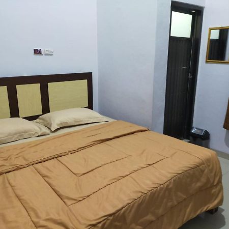 Oyo 3373 Favour Hotel Pagaralam Bagian luar foto