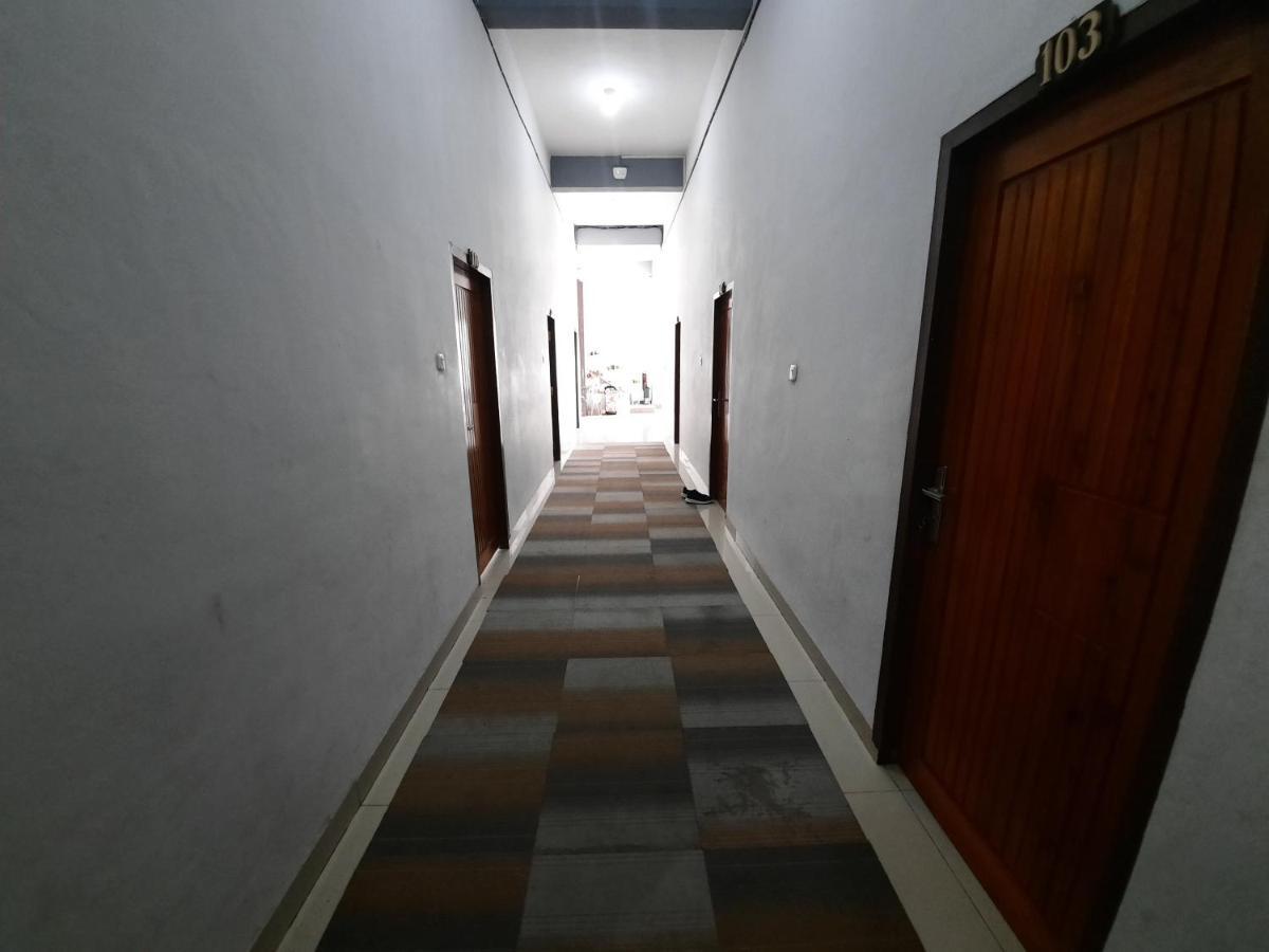 Oyo 3373 Favour Hotel Pagaralam Bagian luar foto