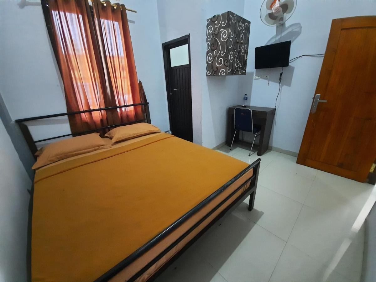 Oyo 3373 Favour Hotel Pagaralam Bagian luar foto