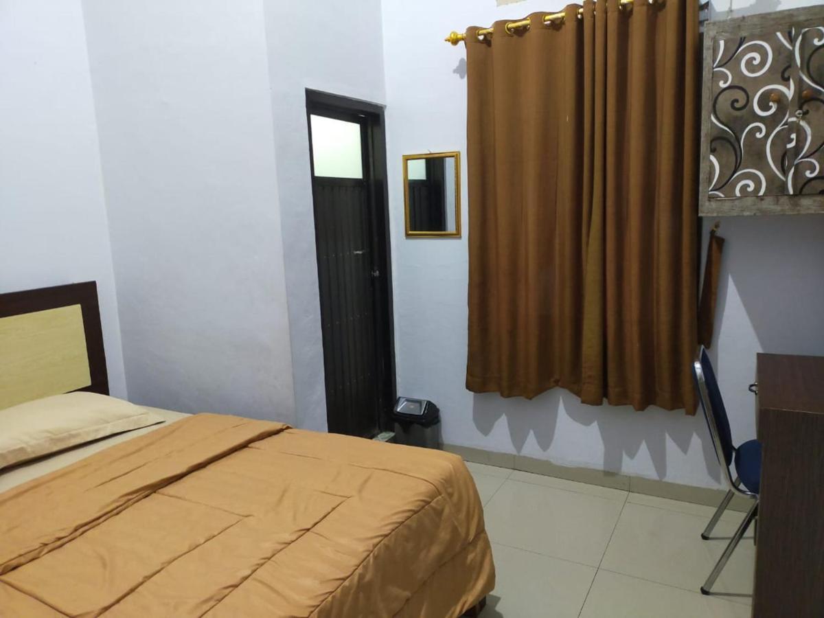 Oyo 3373 Favour Hotel Pagaralam Bagian luar foto