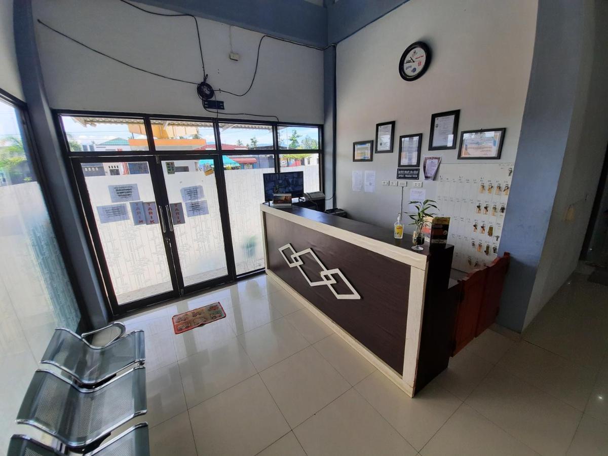 Oyo 3373 Favour Hotel Pagaralam Bagian luar foto