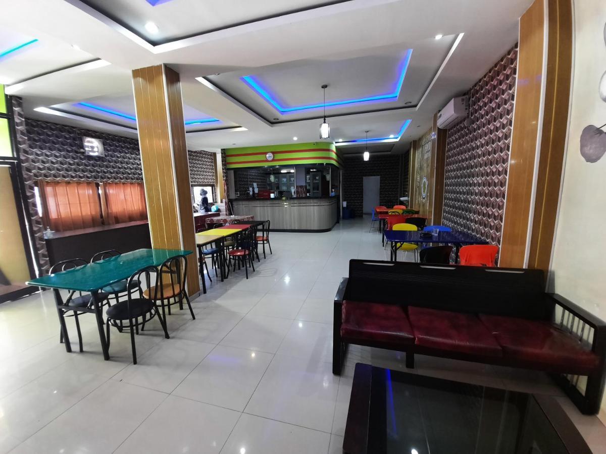 Oyo 3373 Favour Hotel Pagaralam Bagian luar foto